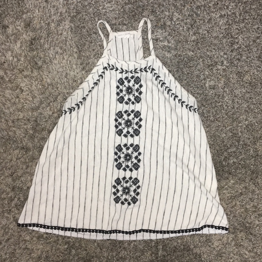 Cute floral knit tank top!